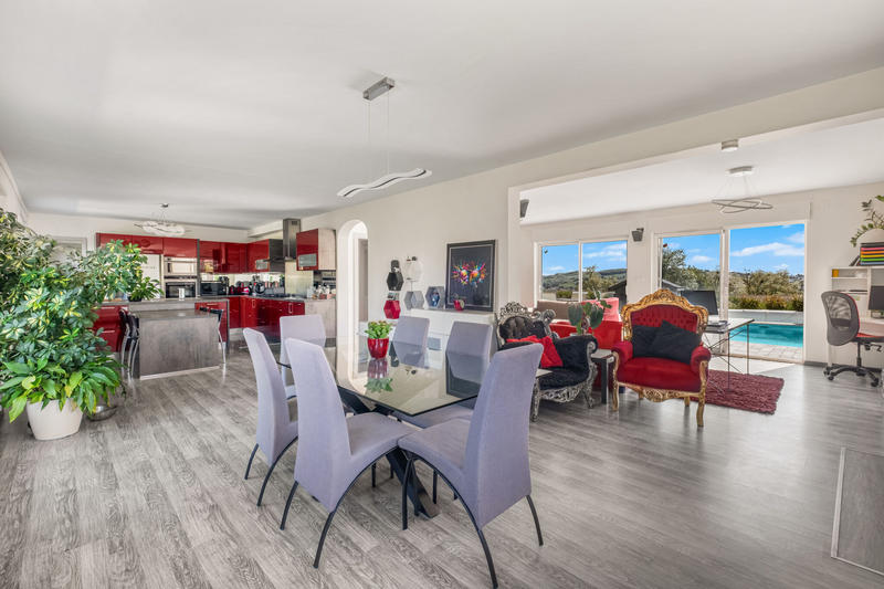 Maison - 156 m² - 7 pièces