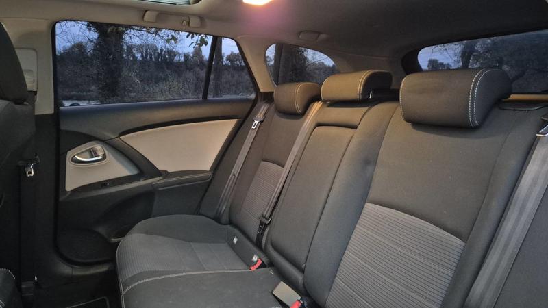 Toyota Avensis 2 1.6 d-4d 112 Dynamic - 5 places