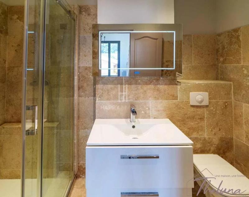 Propriété - 302 m² - 9 pièces