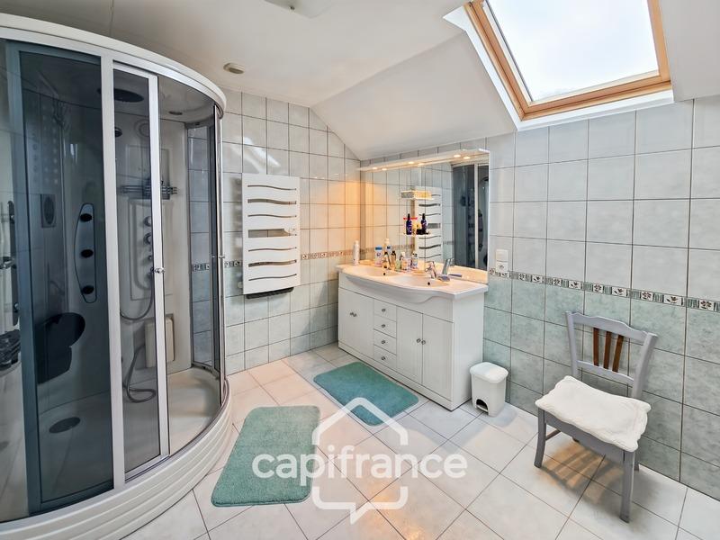 Maison - 207 m² - 9 pièces