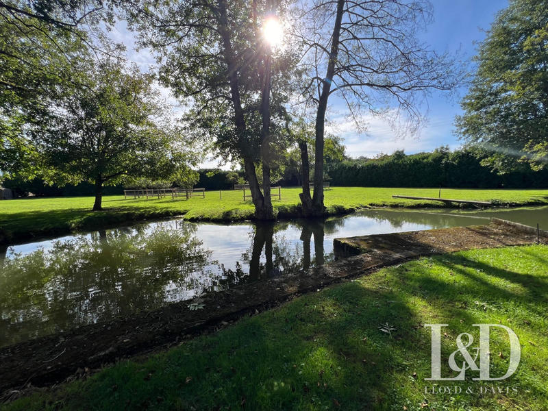 Maison - 411 m² - 11 pièces