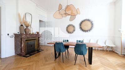 Appartement - 176 m² - 6 pièces