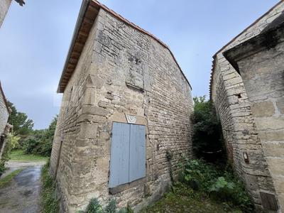 Maison en pierre - 72 m² - 2 pièces