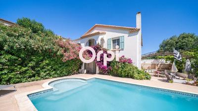 Maison - 260 m² - 5 pièces