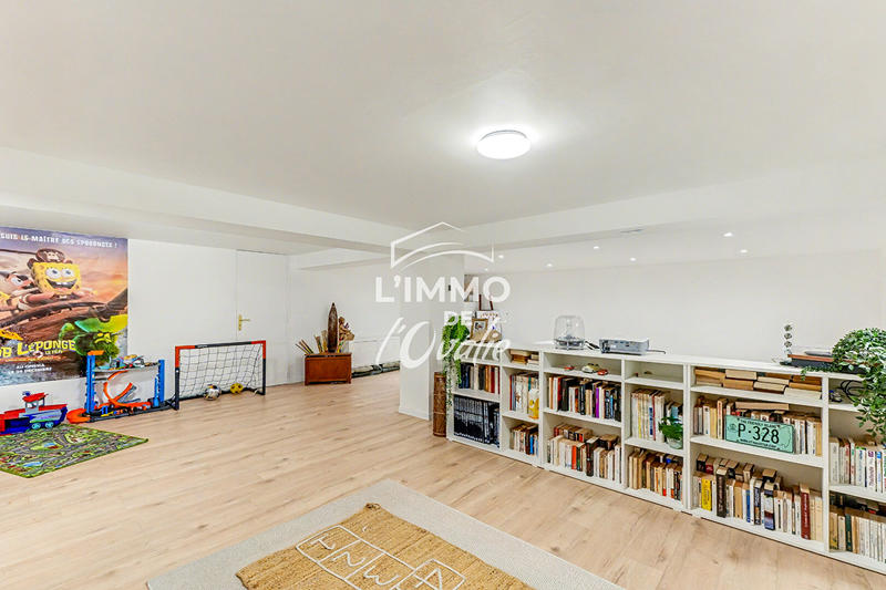 Maison - 240 m² - 6 pièces