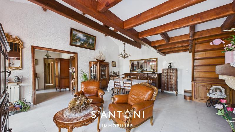 Maison - 210 m² - 8 pièces