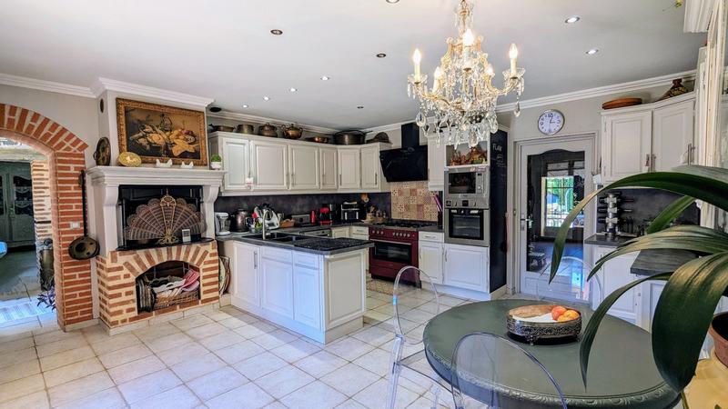 Maison - 222 m² - 6 pièces