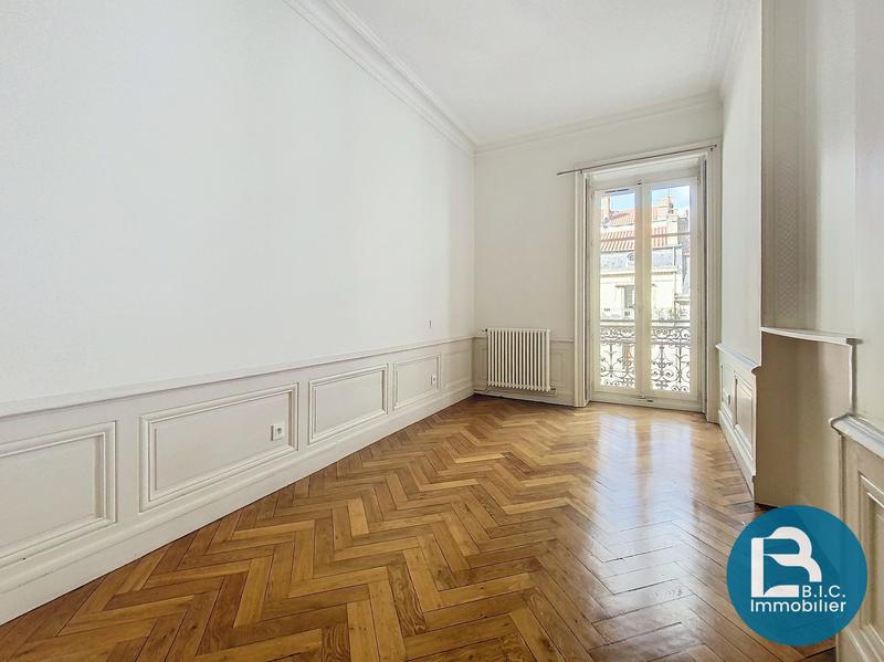 Appartement - 151 m² - 6 pièces