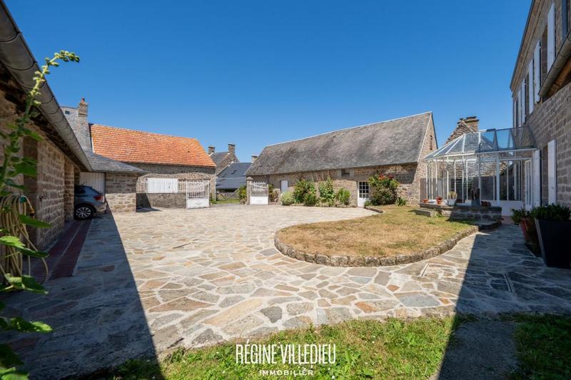 Propriété - 295 m² - 11 pièces