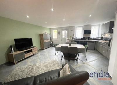 Maison - 93 m² - 5 pièces