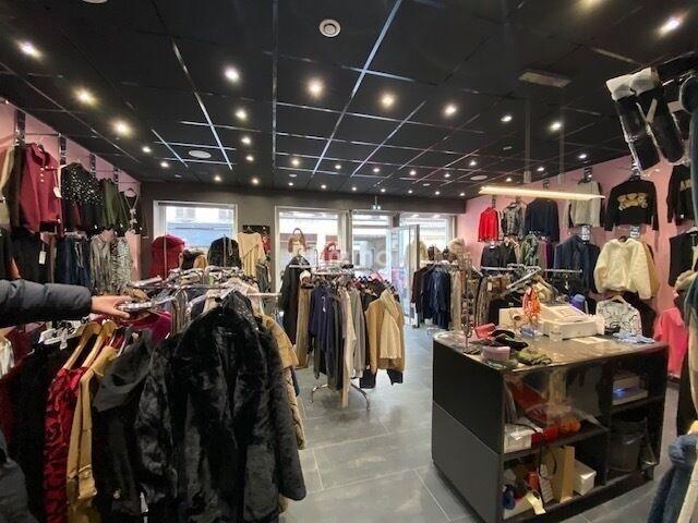 Local commercial - 106 m² - 2 pièces