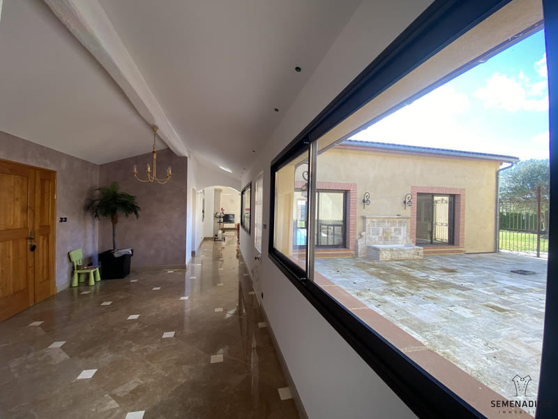 Maison traditionnelle - 327 m² - 5 pièces