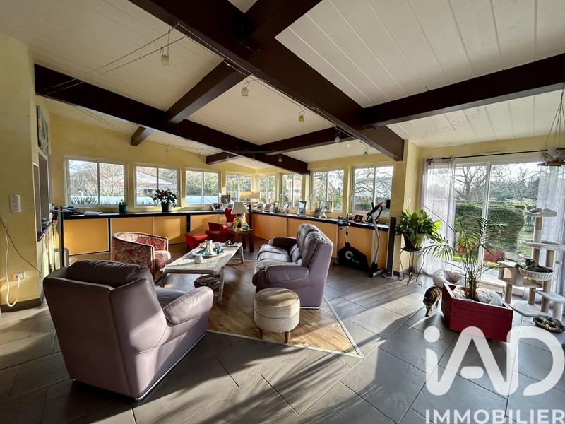 Maison - 240 m² - 8 pièces