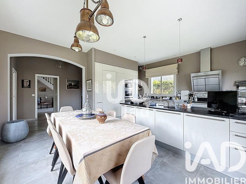 Maison - 320 m² - 10 pièces