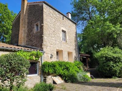 Propriété - 240 m² - 9 pièces