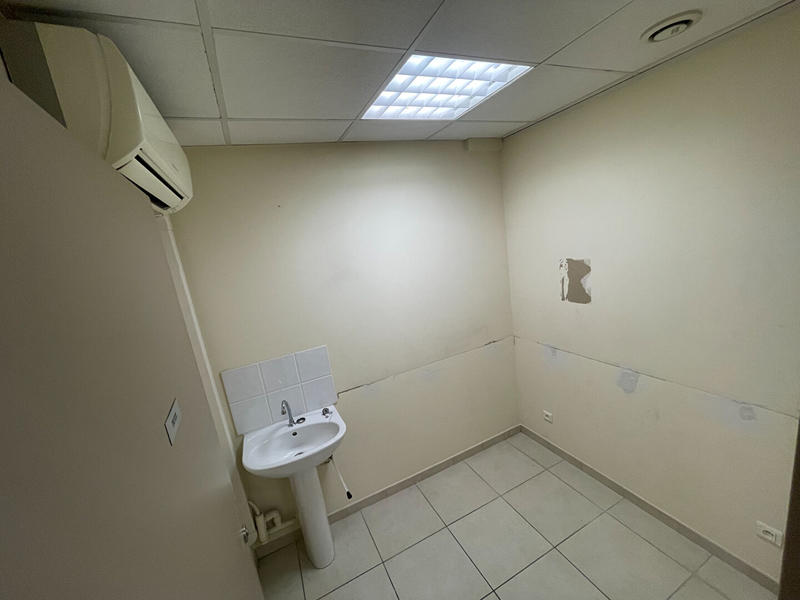 Local commercial - 114 m² - 4 pièces