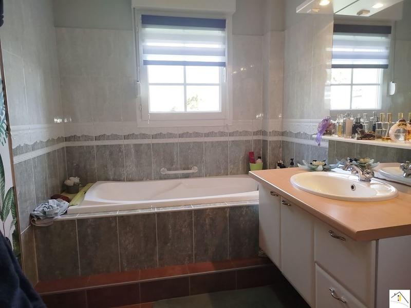 Maison traditionnelle - 95 m² - 5 pièces