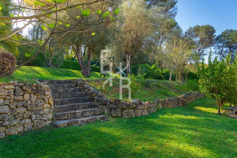 Villa - 256 m² - 10 pièces