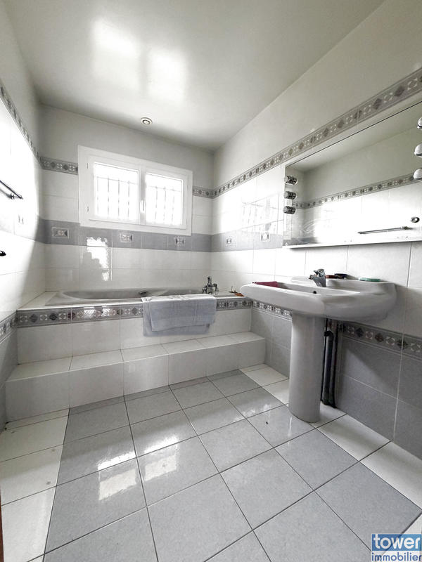 Maison de village - 160 m² - 1 pièce