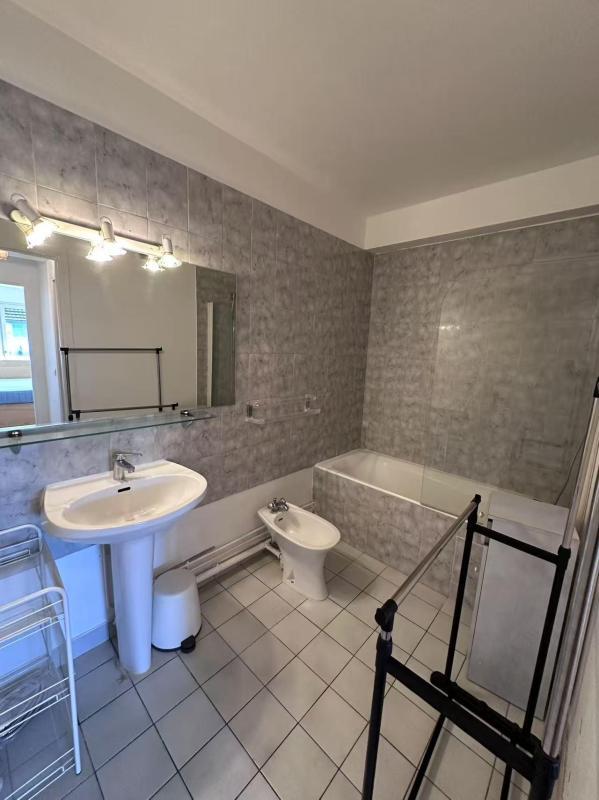 Studio - 60 m² - 1 pièce