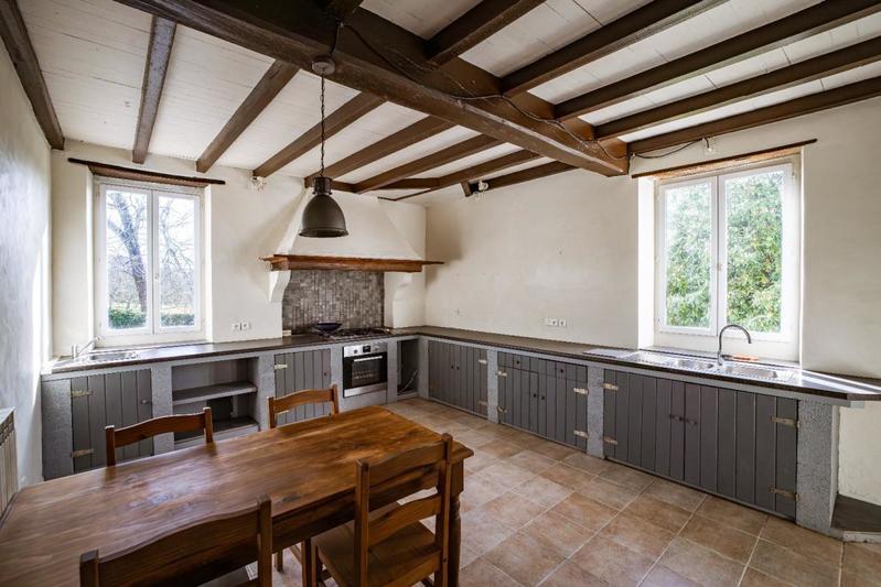 Maison - 530 m² - 12 pièces