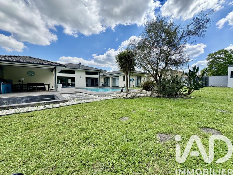 Maison - 218 m² - 7 pièces