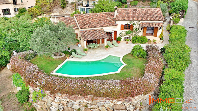 Villa - 215 m² - 9 pièces