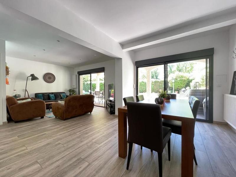 Maison - 327 m² - 8 pièces