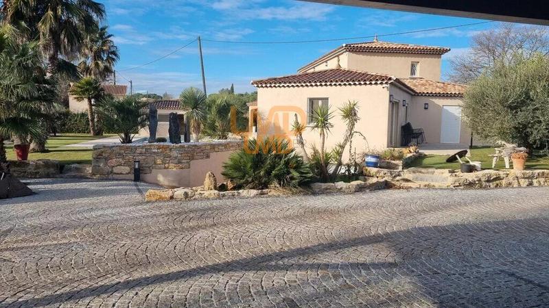 Propriété - 250 m² - 7 pièces