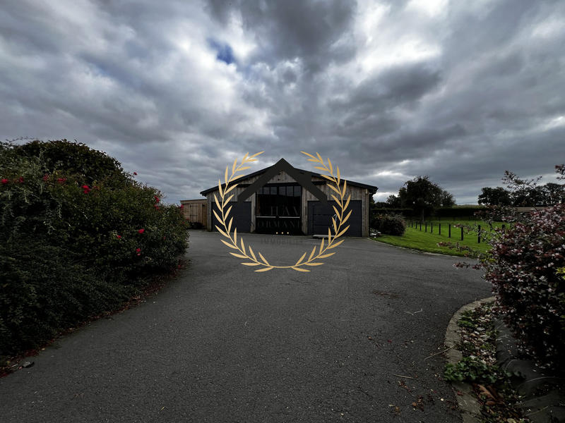 Maison - 297 m² - 8 pièces