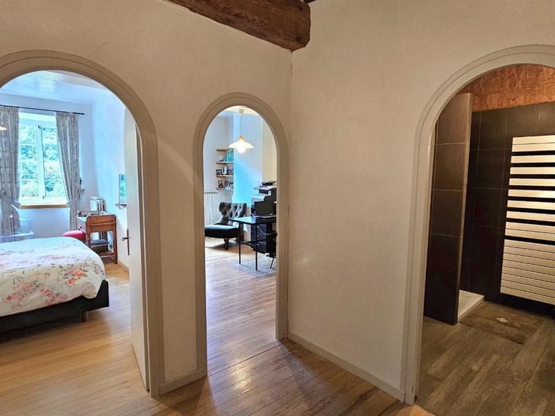 Propriété - 202 m² - 10 pièces