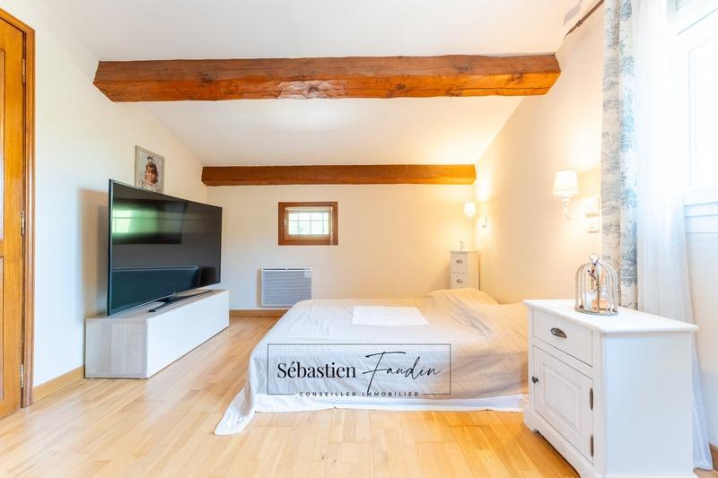 Maison - 211 m² - 7 pièces