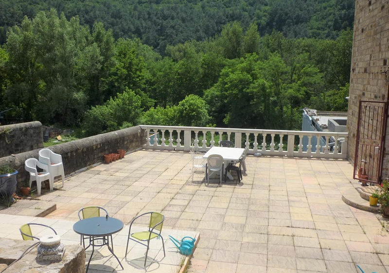 Propriété - 700 m² - 16 pièces