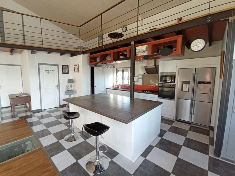 Maison - 200 m² - 7 pièces