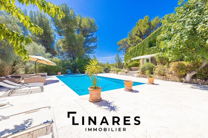 Maison - 340 m² - 8 pièces