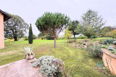 Propriété - 242 m² - 6 pièces