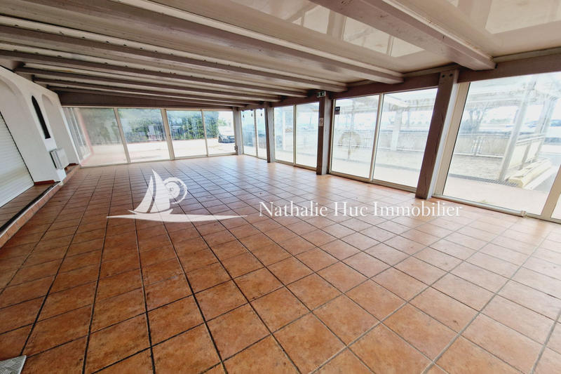 Local commercial - 182 m²