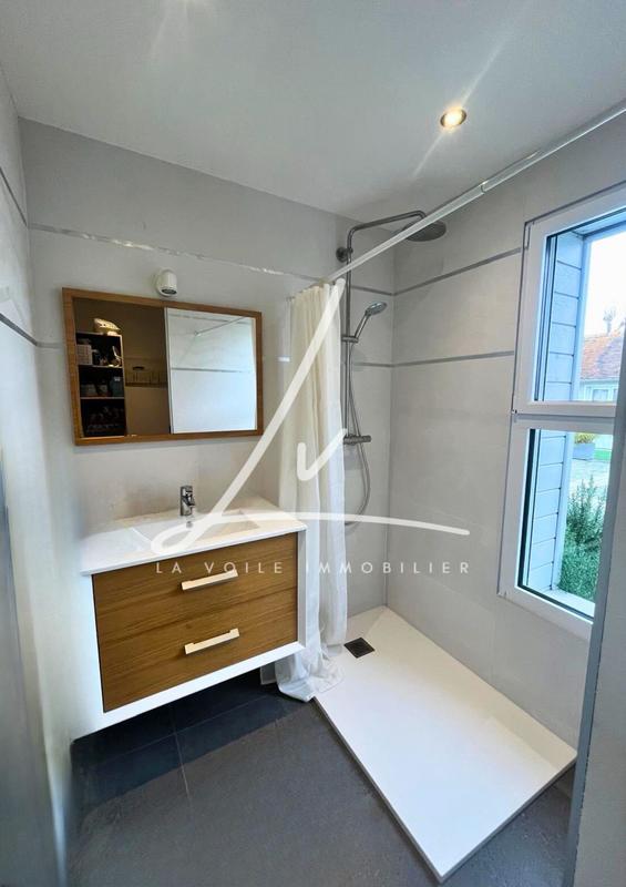 Maison - 185 m² - 8 pièces