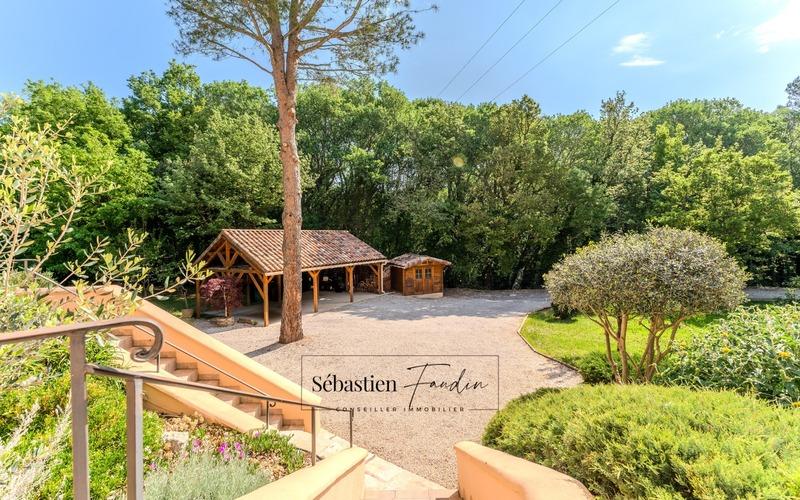 Maison - 320 m² - 11 pièces