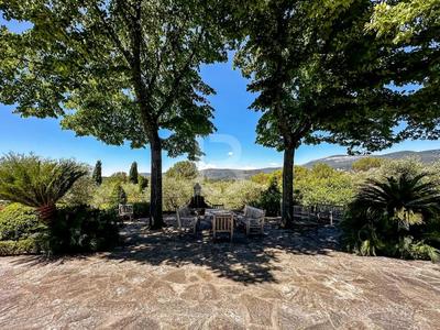 Villa - 368 m² - 10 pièces