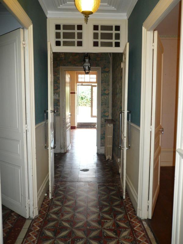 Maison - 261 m² - 12 pièces