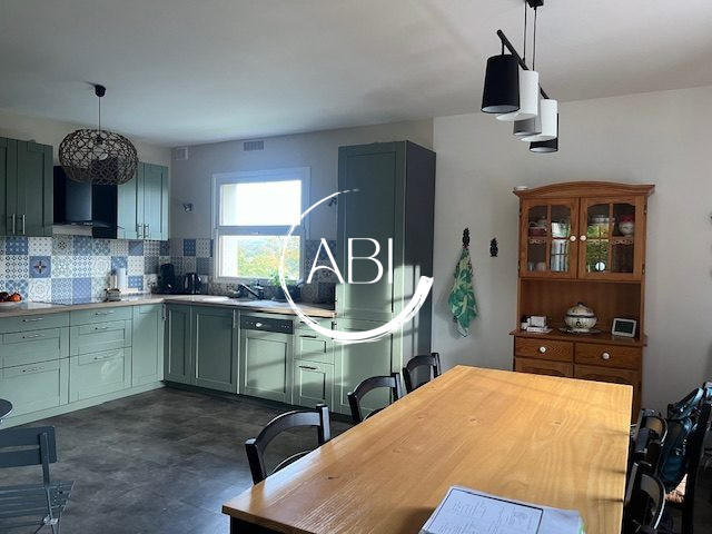 Maison traditionnelle - 164 m² - 6 pièces