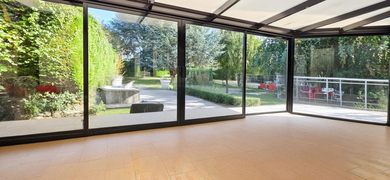 Maison - 216 m² - 8 pièces