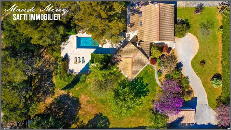 Villa - 190 m² - 6 pièces