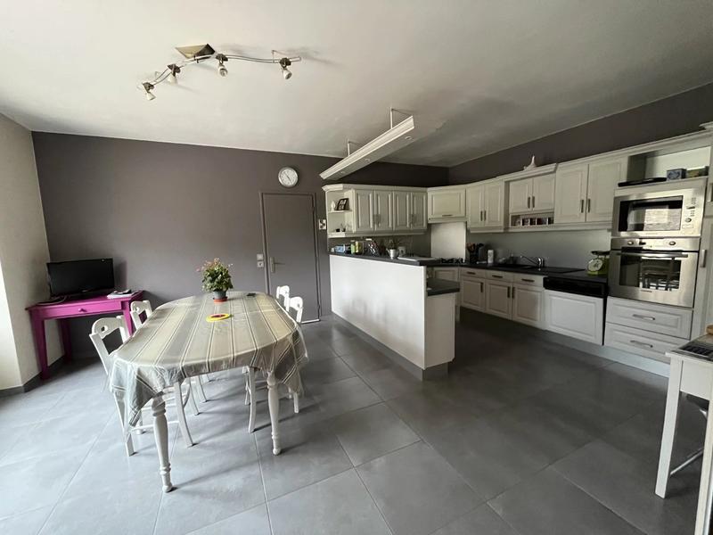 Maison - 185 m² - 9 pièces