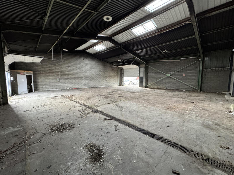 Entrepôt - 300 m²