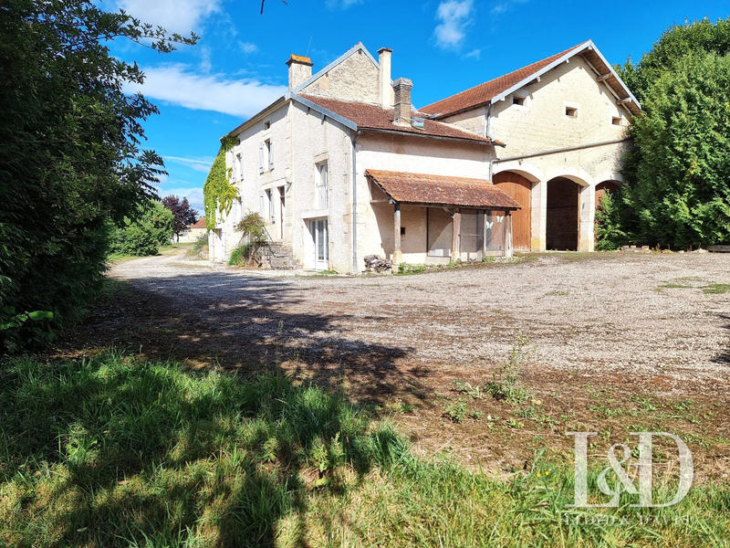 Maison - 265 m² - 7 pièces