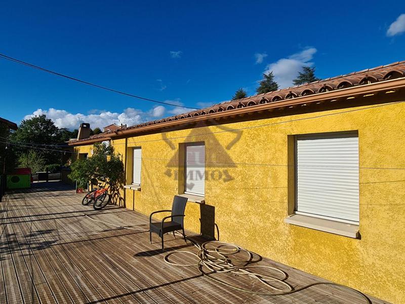 Villa - 180 m² - 8 pièces