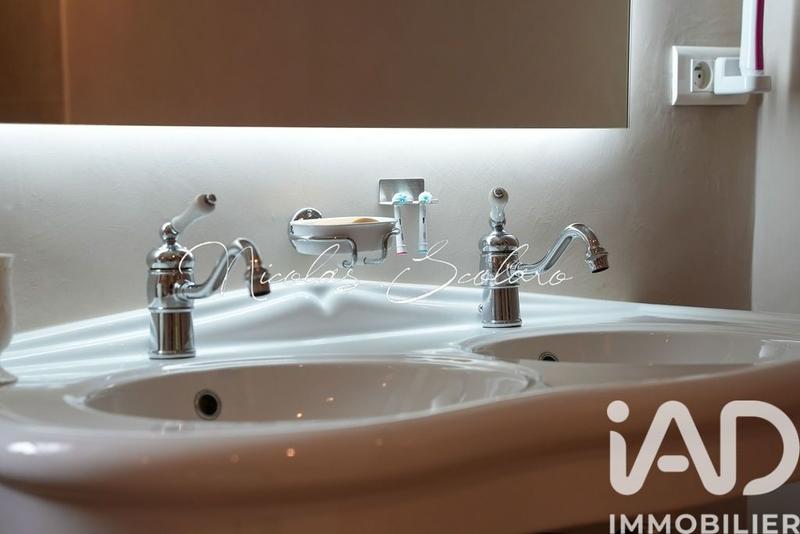 Maison - 310 m² - 8 pièces