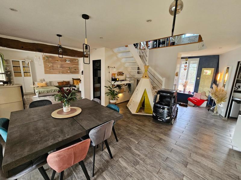 Maison - 206 m² - 9 pièces